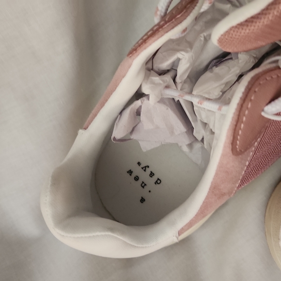 Tennis shoes mauve size 10 - Picture 4 of 7